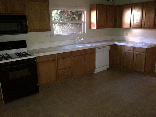 5th image of 322 E Bennett Ave