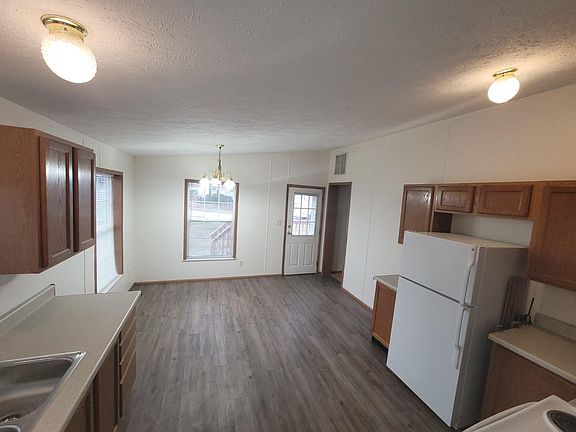 4th image of 149 Hillview Dr