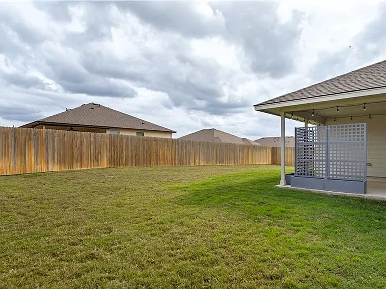 2405 Elba Dr — Photo 25