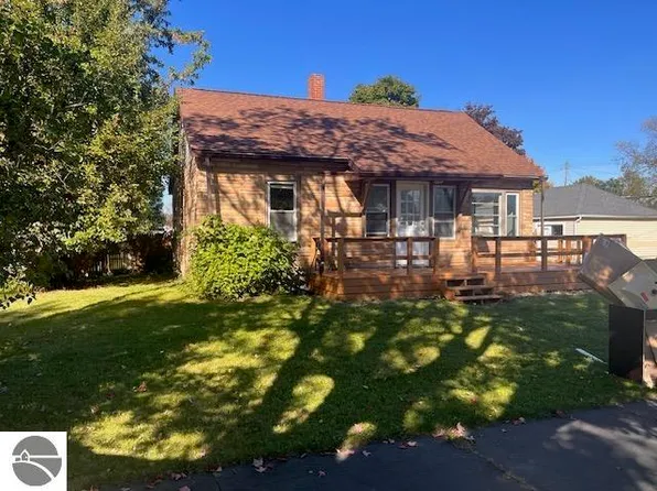 608 2nd St, Tawas City, MI 48763