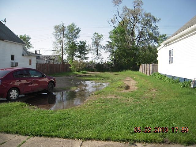 2nd image of 1417 W Indiana Ave