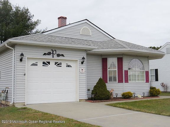 4th image of 33 Stockport Dr