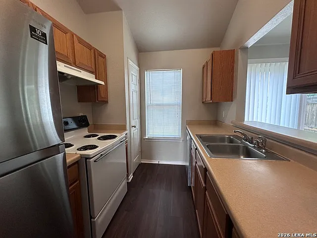 3042 Pine Valley Dr — Photo 2