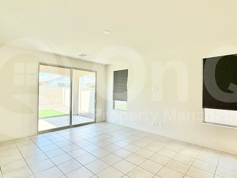 9034 W Luke Ave — Photo 8