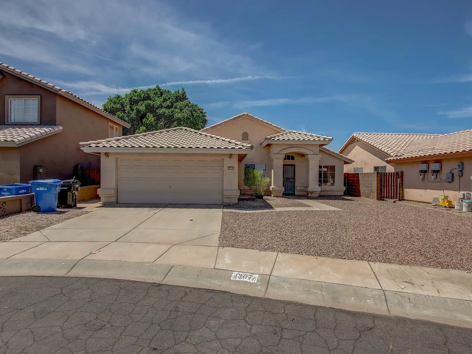 4 bed, 1833 sqft, $2,400 — Photo 2