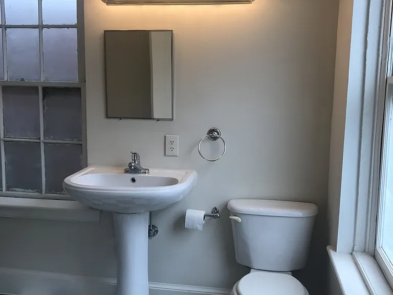 506 W Marshall St — Photo 12