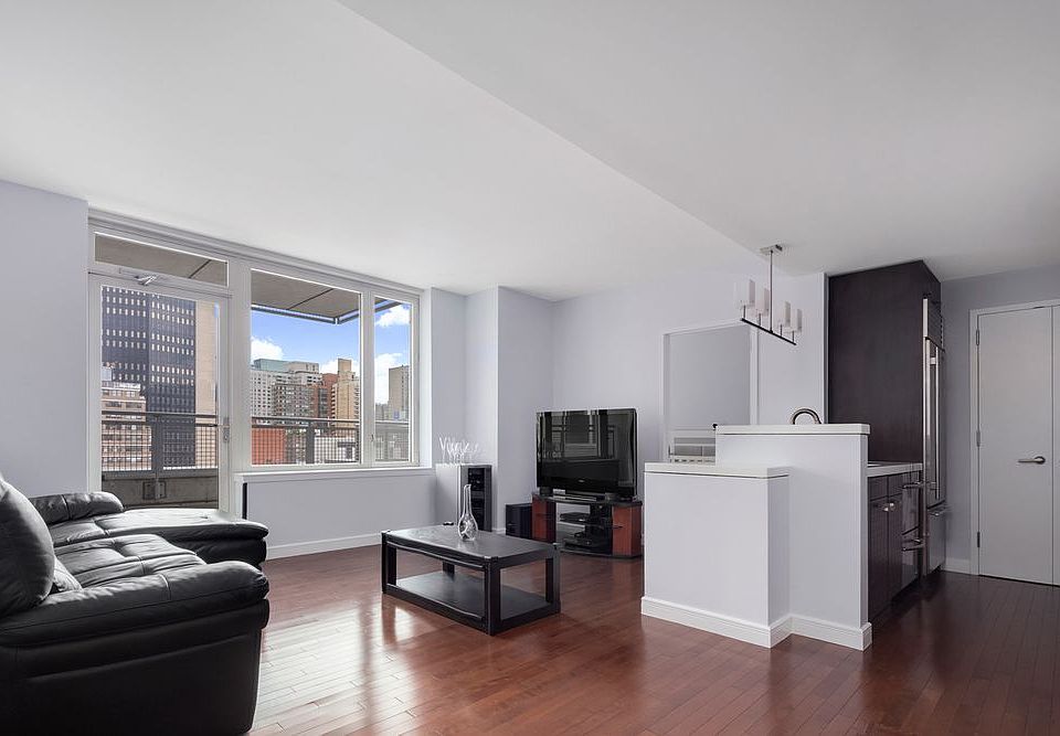 1st image of 225 E 34th St APT 17I