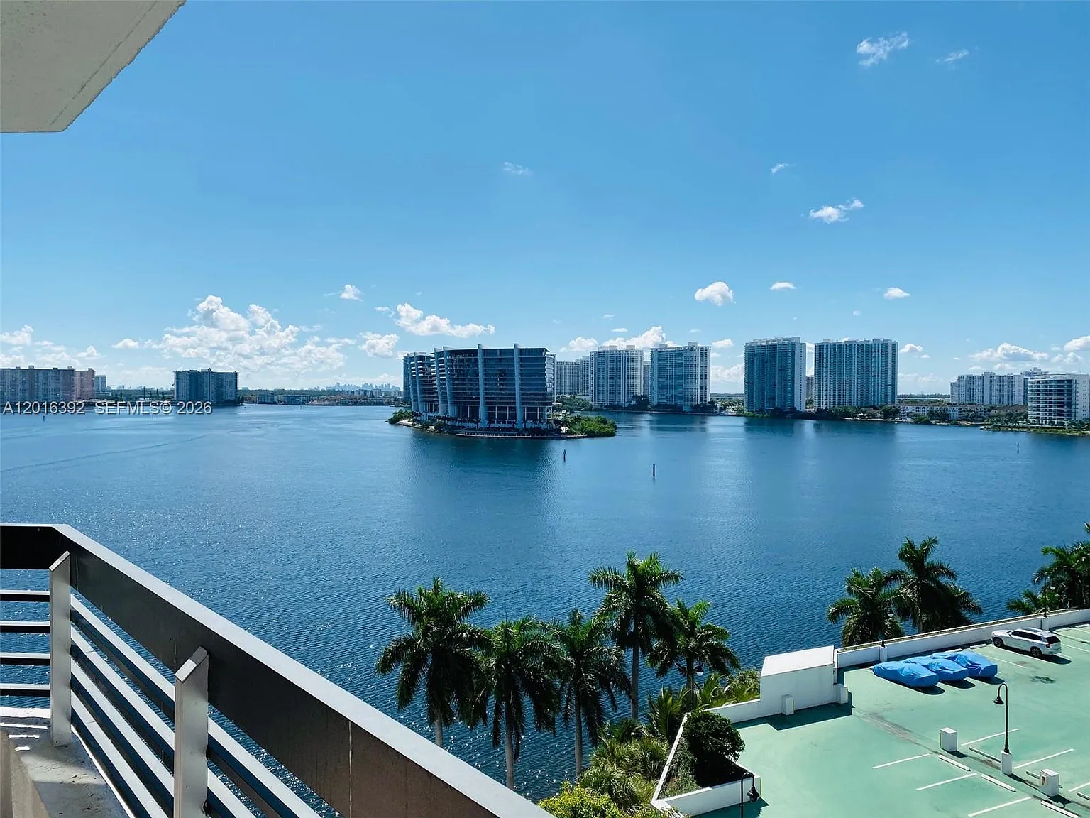 Mystic Pointe Condo No Th — Photo 2