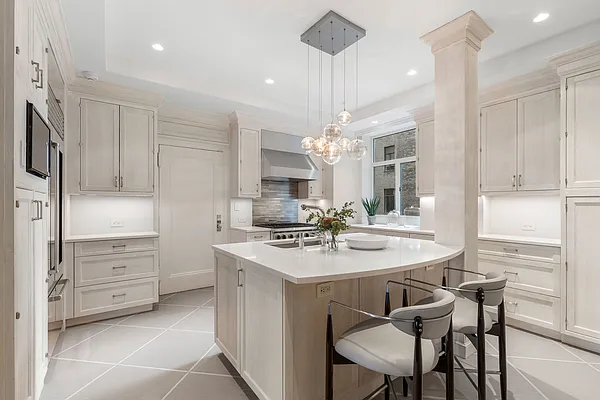 Sold by Sloane Square | media 8