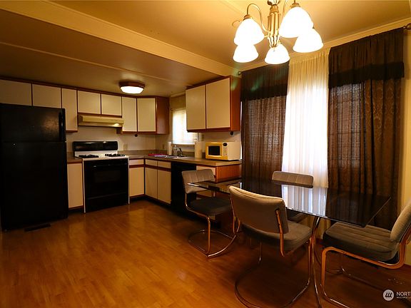 3rd image of 18227 36th Avenue S #409