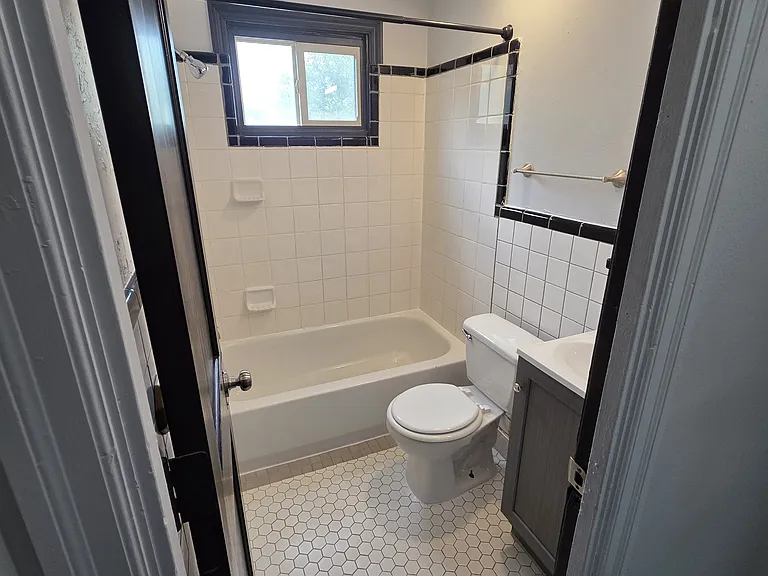 2077 W Mound St — Photo 10