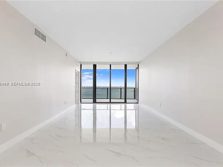 700 NE 24th St #4206 — Photo 6