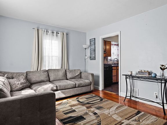 4th image of 2619 Kenwood St