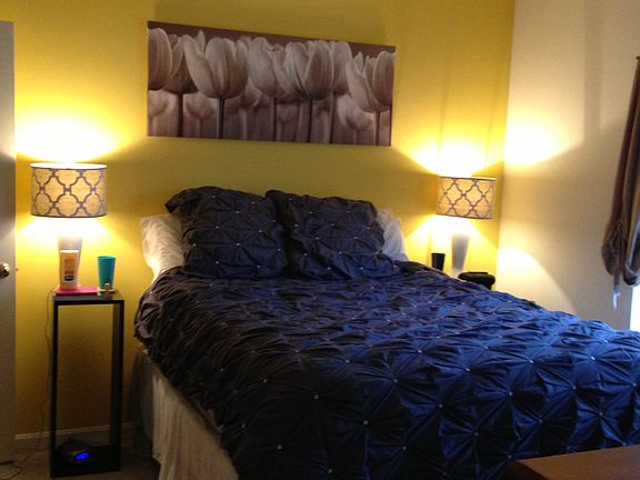 Bedroom (2 closets)