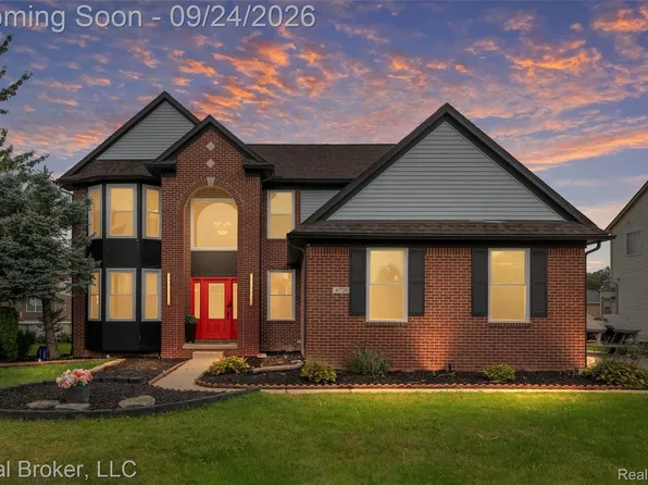 6720 Sadie Ln, Belleville, MI 48111