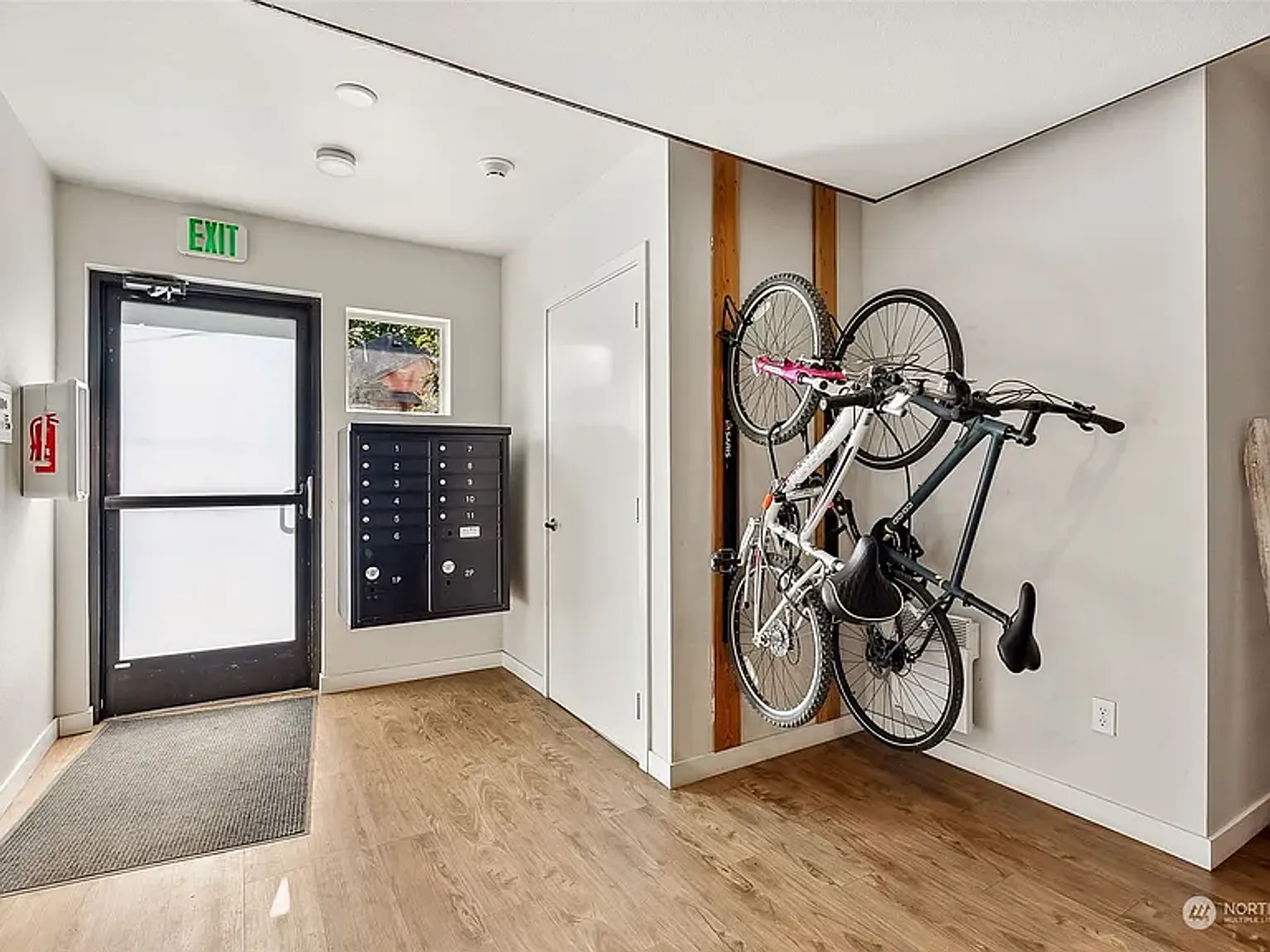 Junior Apartments — Photo 4
