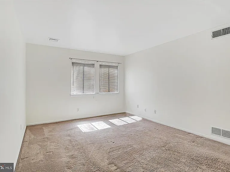 821 Brian Dr — Photo 3