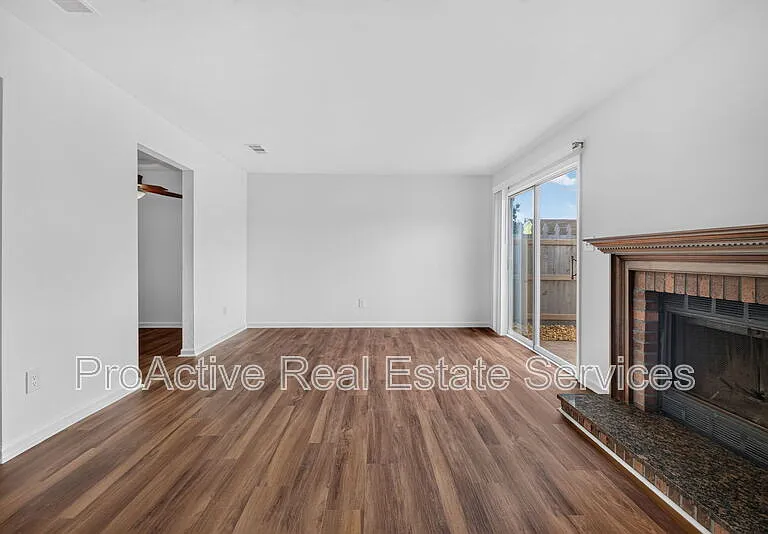 1031 Still Harbor Cir — Photo 8