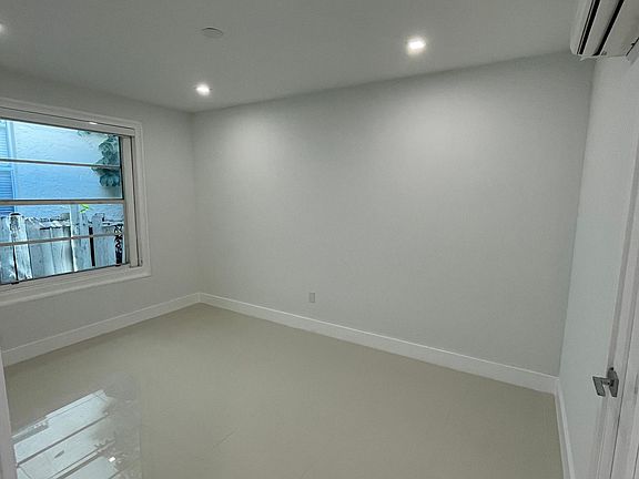4th image of 733 Michigan Ave #8