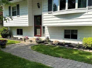 5620 Goodrich Rd, Clarence Center, NY 14032