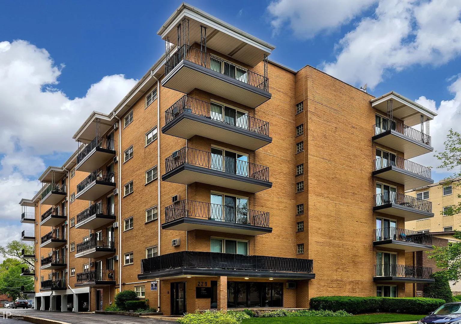 Marengo Place Apartments — Photo 1