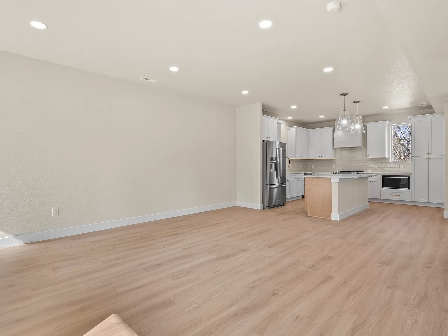 3 bed, 3.5 bath, 1794 sqft, $2,990 — Photo 2