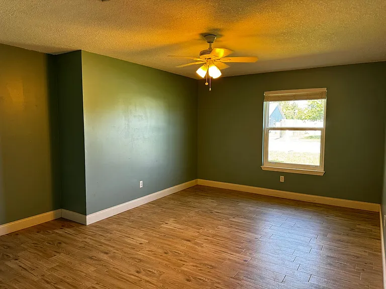 907 Lee Ct — Photo 9