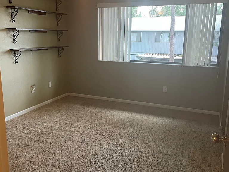 3600 SW 19th Ave #32 — Photo 10