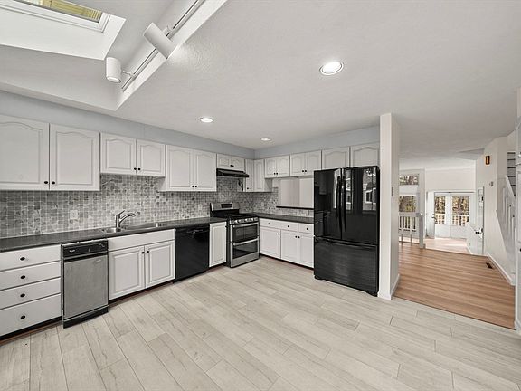 4th image of 255 North Rd Unit 10