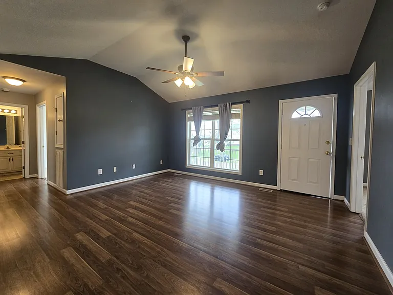 2723 Mollys Ct — Photo 2