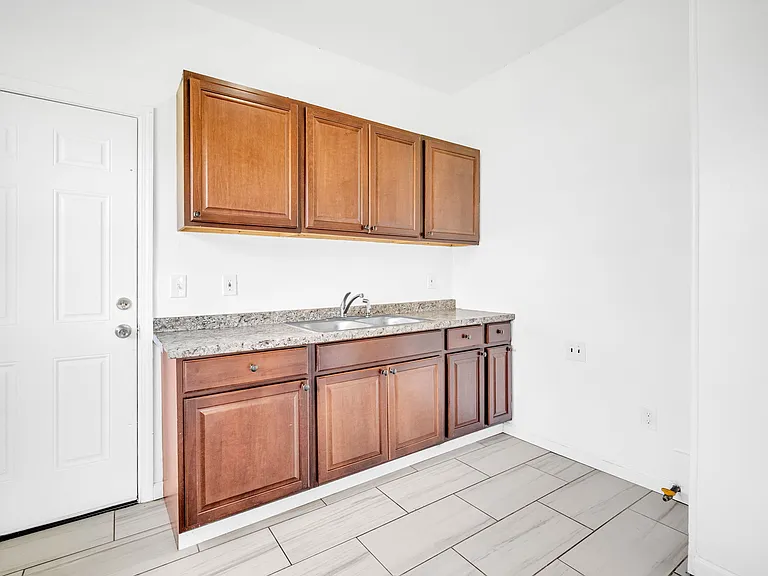 6423 Hazlett St — Photo 22
