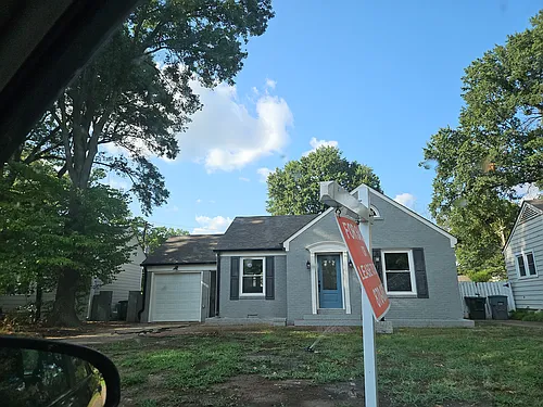 386 Holmes Cir Photo 1