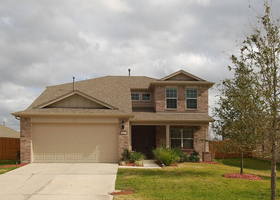 This lovely Pulte energy efficient Energy Star home has been well-maintained and barely lived in. Ho