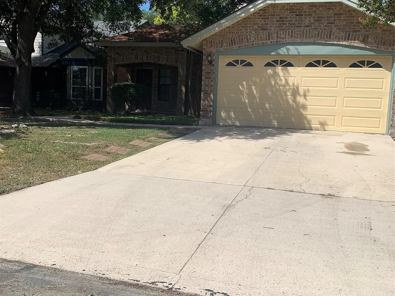 3 bed, 2.5 bath, 2076 sqft, $1,875 — Photo 1