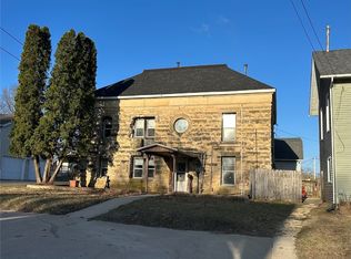 104 S Maple St, Anamosa, IA 52205