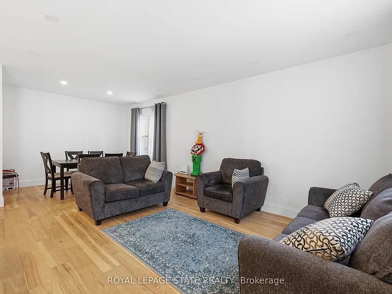 129 Jackson St W — Photo 12