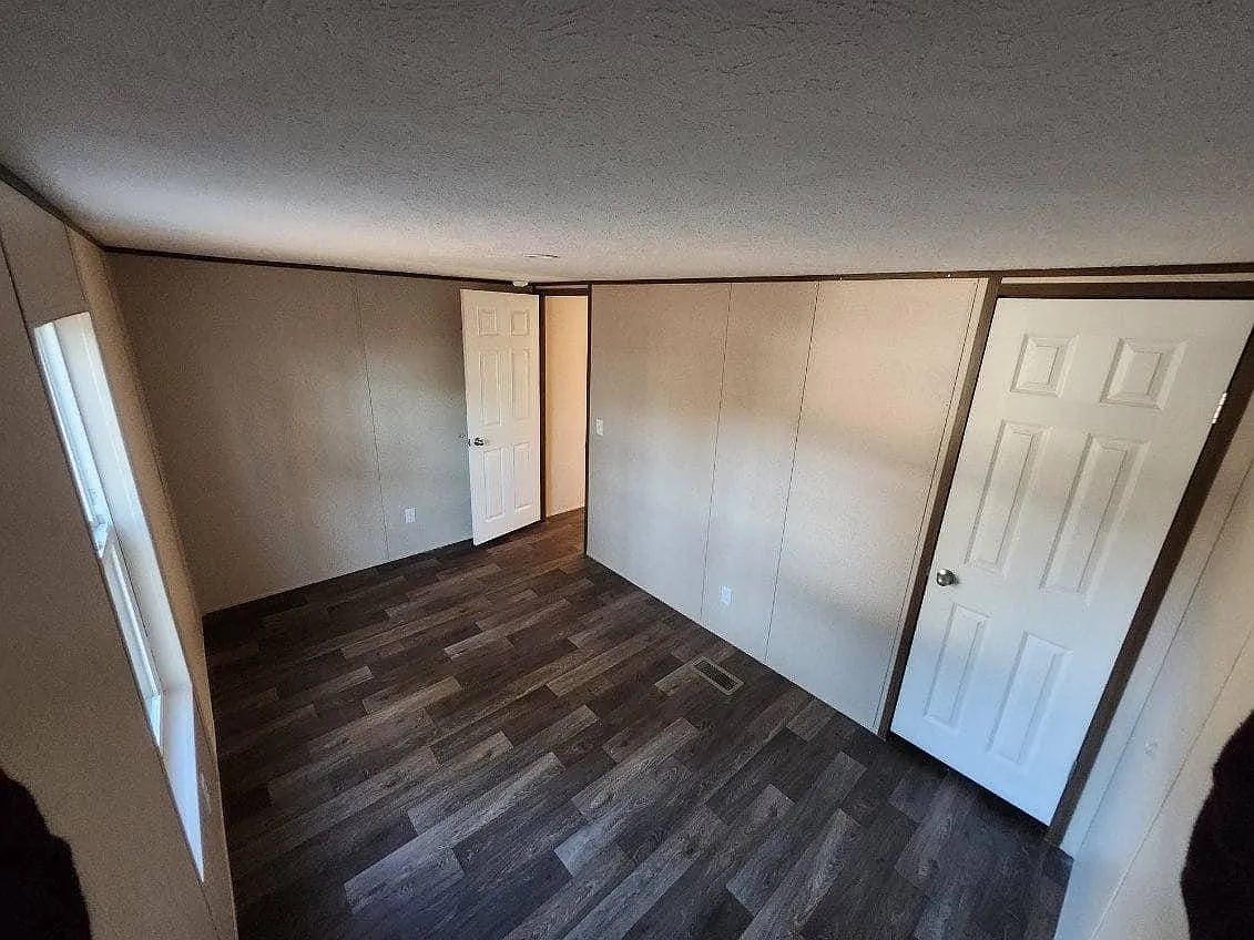 888 Dale Ln — Photo 4