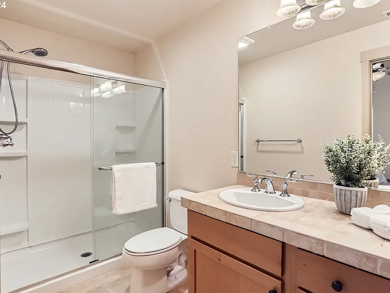 2043 NE 49th Way — Photo 9