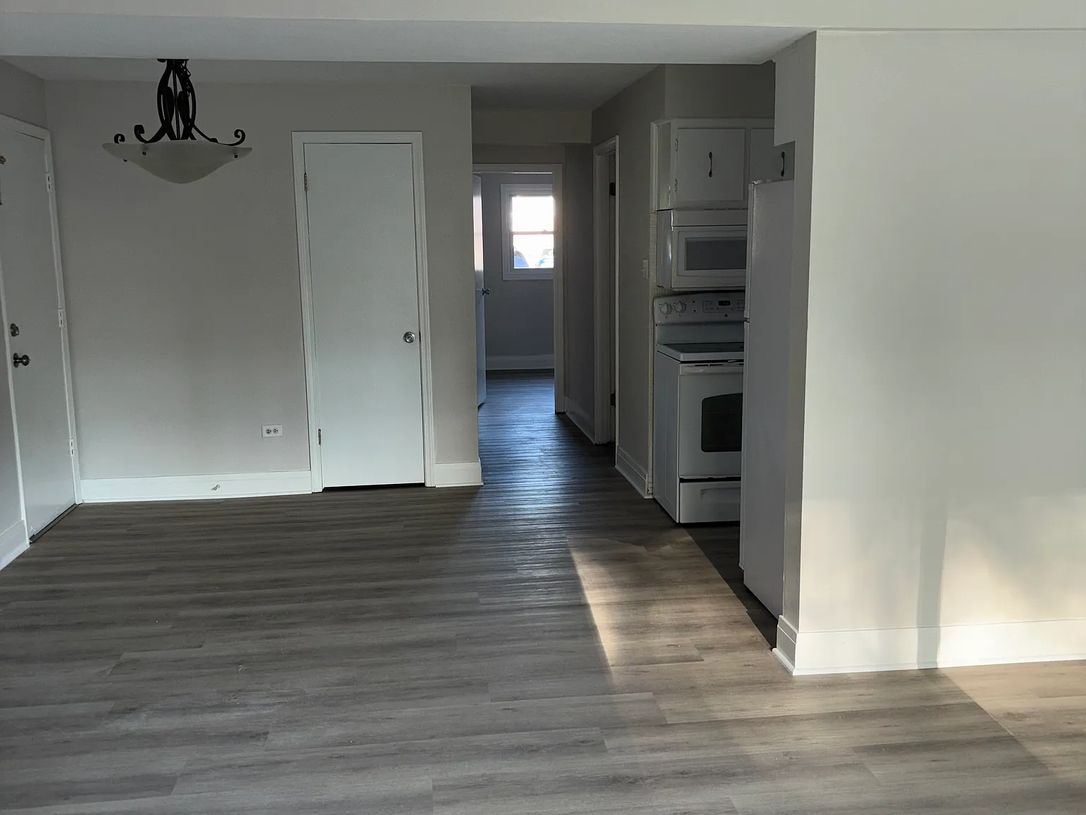 2 bed, 1.5 bath, 900 sqft, $1,795 — Photo 2