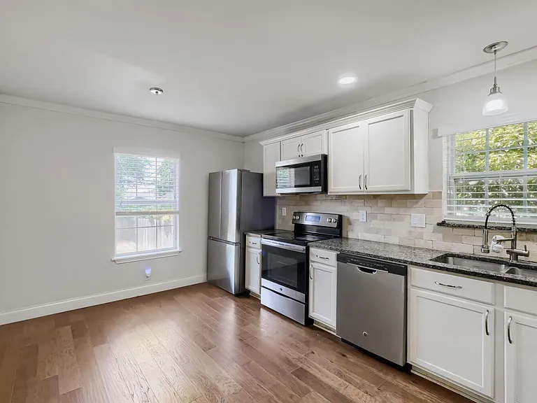 114 Conway Dr — Photo 8