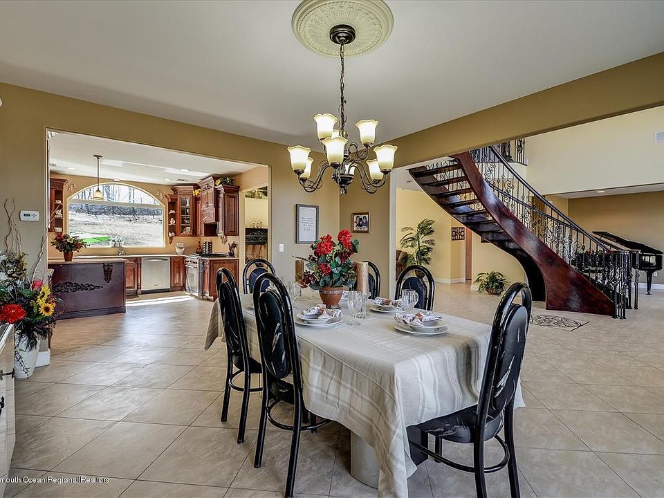 h*様 House on the hill ロンパース　80 Checker 8 Chaser Ct, Holmdel, NJ 07733 | Zillow
