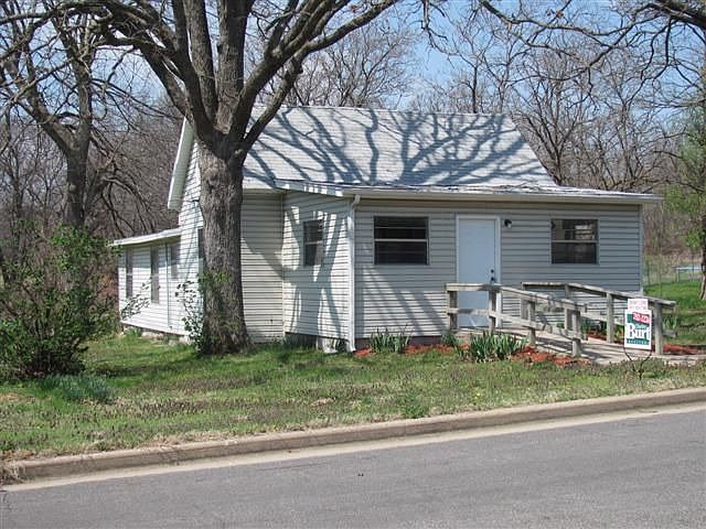 1st image of 3130 S Oliver Ave