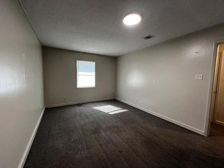 135 Georgianna St — Photo 4