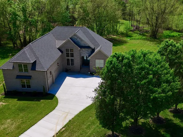 1030 Founders Ln, Portland, TN 37148