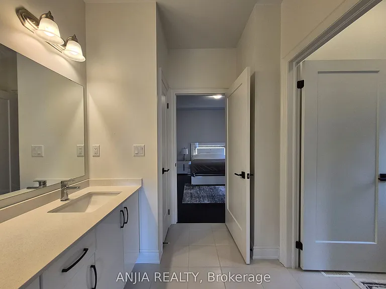 50 Meadow Vista Cres #UPPER — Photo 38