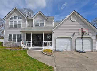 15 Harwood Way, Coram, NY 11727