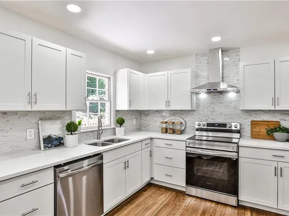 2756 Colonial Dr, College Park, GA 30337