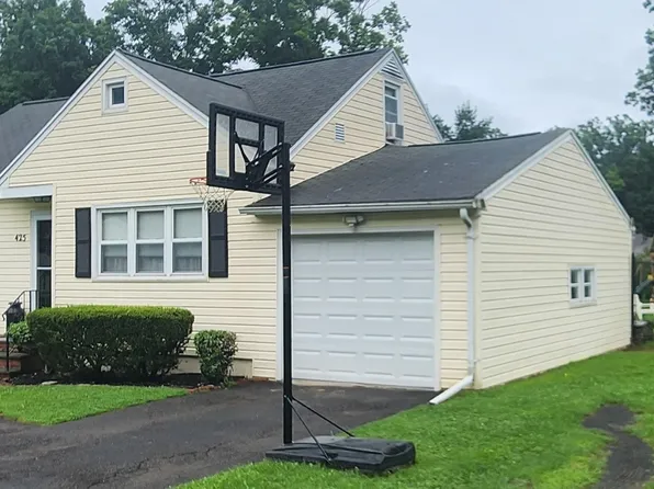 425 Elmhaven Dr, Vestal, NY 13850