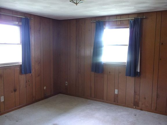 4th image of 405 E Lake St