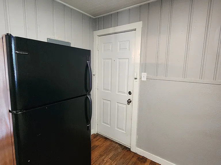 2300 W Lowden St — Photo 18